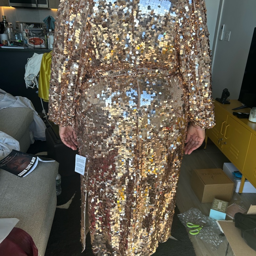 ASOS edition Curve batwing sequin wrap midi dress in gold - Picture 6 of 12